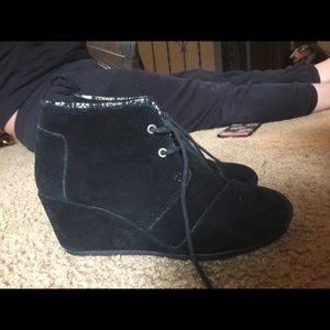TOMS wedges
